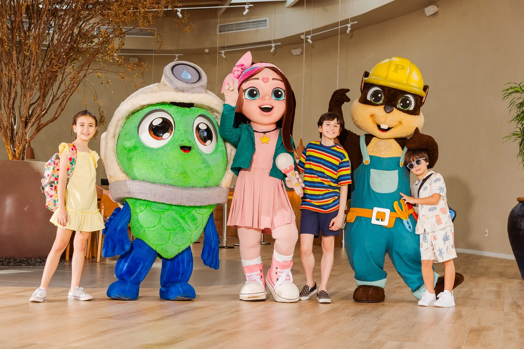 Os Taualegres irão divertir as crianças com brincadeiras na recreação infantil.