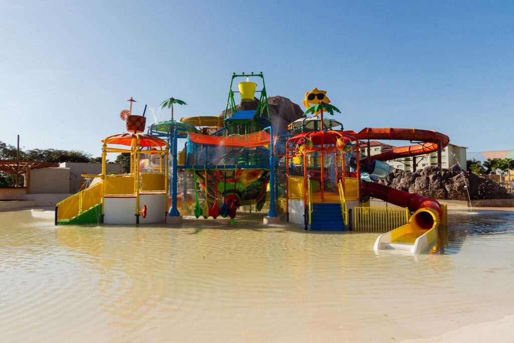 Aventuras aquáticas esperam pelo seu pequeno no brinquedão Peixeaventura