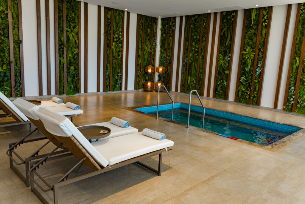 O espaço Green Tea & Wine conta com um menu completo de banhos alternativos, massagens relaxantes e tratamentos estéticos.