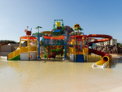 Aventuras aquáticas esperam pelo seu pequeno no brinquedão Peixeaventura